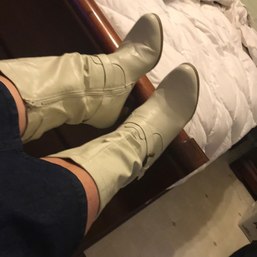 Ladies Mid calf winter white high heel size 10M - Picture 8 of 8